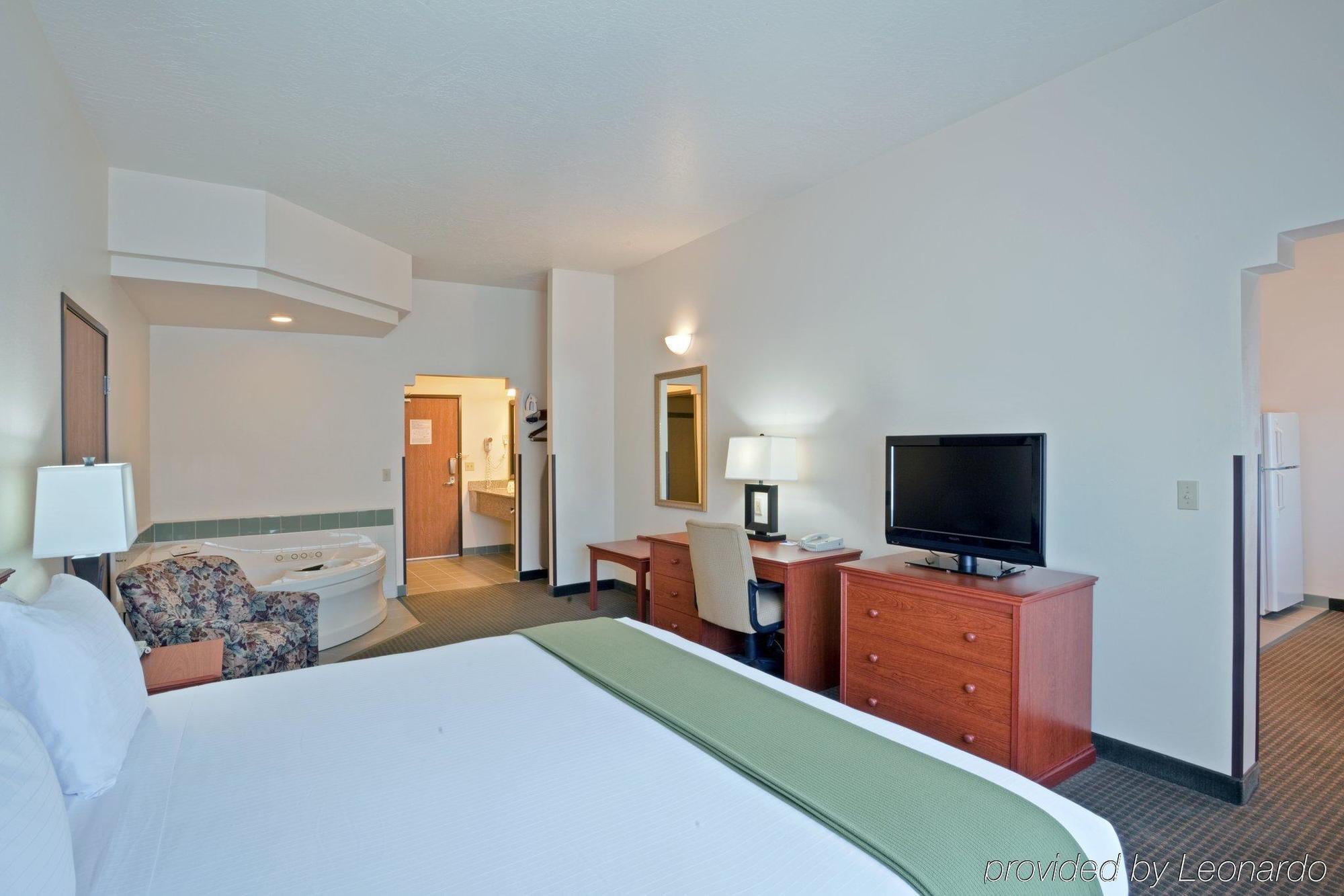 Holiday Express & By Ihg Hotel Ashland