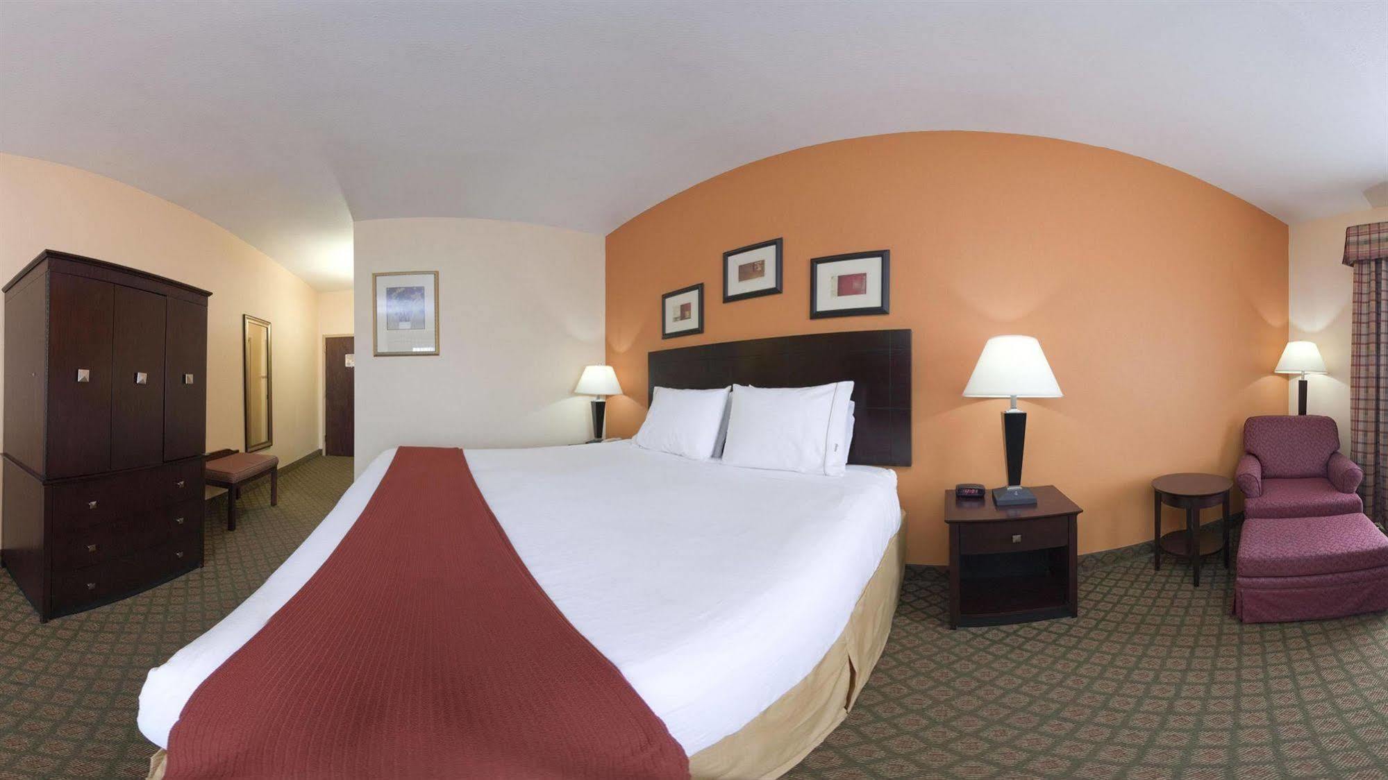 Hotel Holiday Express & By Ihg